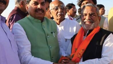 नरसिंहपुर पहुंचे डॉक्टर मुख्यमंत्री मोहन यादव : हेलीपैड पर हुआ आत्मीय स्वागत 8 Screenshot 2025 03 06 14 34 54 947 com.whatsapp