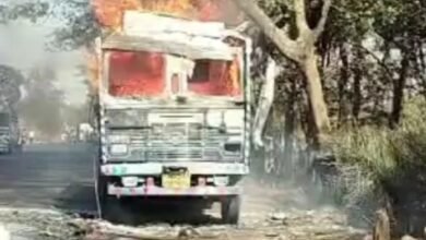 फॉरेस्ट डिपो के बाहर खड़े ट्रक में लगी आग : पूरी तरह खाक हो गया ट्रक मची अफरा तफरी 7 Screenshot 2025 03 11 15 58 24 927 com.miui .gallery