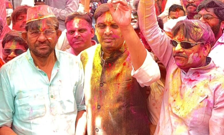 होली महापर्व : धूमधाम से मनाया गया त्यौहार, फिल्मी अंदाज में ठुमके लगाकर खूब थिरके सांसद- राहुल सिंह लोधी : कहा- होली हमें अपनों से प्रेम और भाईचारे की सीख देती है 1 Screenshot 2025 03 15 09 35 42 958 com.whatsapp