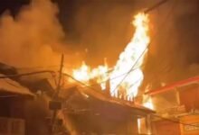 शोपियां में सुबह-सुबह कई घरों और दुकानों में लगी भीषण आग, मौके पर दमकल की कई गाड़ियां मौजूद 12 Untitled 1 copy