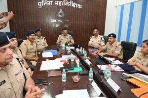 अगामी त्यौहारों के परिप्रेक्ष्य में सोशल मीडिया पर रखें पैनी निगाहें,साम्प्रदायिक सदभाव बिगाड़ने वाले अथवा धार्मिक भावनाओं को भड़काने वाले लोगो पर करें कड़ी कार्रवाई, आई जी द्वारा कानून व्यवस्था की समीक्षा कर किया निर्देशित 3 WhatsApp Image 2025 03 03 at 7.02.28 PM 1