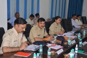 अगामी त्यौहारों के परिप्रेक्ष्य में सोशल मीडिया पर रखें पैनी निगाहें,साम्प्रदायिक सदभाव बिगाड़ने वाले अथवा धार्मिक भावनाओं को भड़काने वाले लोगो पर करें कड़ी कार्रवाई, आई जी द्वारा कानून व्यवस्था की समीक्षा कर किया निर्देशित 4 WhatsApp Image 2025 03 03 at 7.02.29 PM 1