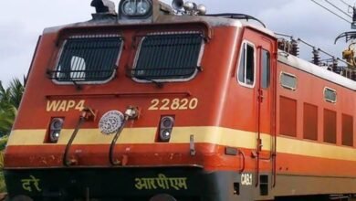 कानपुर आ रही कासगंज एक्सप्रेस के कोच में भरा धुआं, मची अफरातफरी, कूदकर भागे यात्री 9 भारत 2025 03 04T234638.756