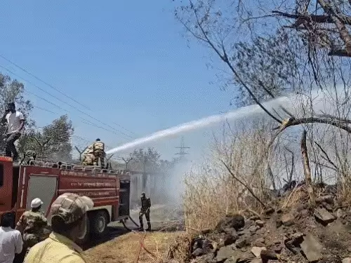 भोपाल भेल परिसर में ऑयल टंकियों में धमाका, भीषण आग से मची अफरा-तफरी; 15 किमी दूर से दिखा धुआं 1 51 1745481977