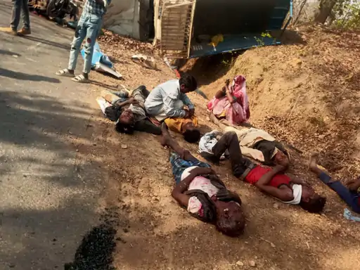 शहडोल में भीषण सड़क हादसा, बारातियों से भरी पिकअप पलटी, 24 घायल ,6 की मौत, 1 73b103dd 27e1 48cb 8aea 72ce88eba0fd 1745236501226