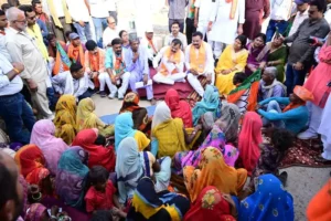 वीडी शर्मा ने घंघरीकला में चौपाल लगाकर शुरू किया गांव और बस्ती चलो अभियान, बूथ के कार्यकर्ताओं से किया संवाद, जिला कार्यालय में की कार्यकर्ताओं से मुलाकात 2 FB IMG 1744290094289 1
