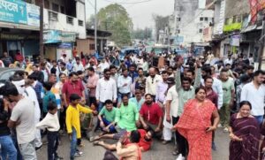 शराब दुकान खोले जाने का विरोध, सडक़ पर चकाजाम, खिरहनी दुकान को राजीव गांधी वार्ड में किया जा रहा शिफ्ट 2 IMG 20250402 WA0935