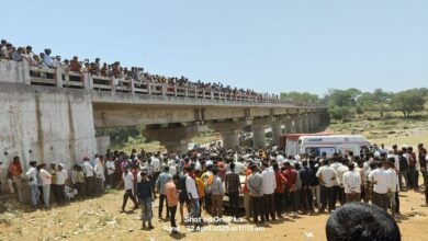 दमोह में भीषण सड़क हादसा : महिलाओं और बच्चियों समेत 6 की दर्दनाक मौत : पुल से गिरी बोलेरो, क्षेत्र में हड़कंप 8 IMG 20250422 WA0290