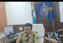 पत्रकार के साथ की गई अभद्रता के मामले ने पकड़ा तूल : गिरफ्तारी देने पहुंचे विधायक 14 IMG 20250425 095954