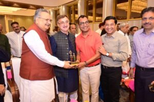 नर्मदा पुत्र की जिंदगी के अनसुने किस्से अब परदे पर रायपुर में डॉक्युमेंट्री फिल्म की स्क्रीनिंग, दिग्गजों और युवाओं ने बांधा समां 2 WhatsApp Image 2025 04 21 at 3.11.39 PM