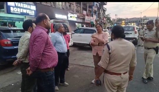 पुलिस ओर नगर निगम की संयुक्त टीम द्वारा हटाये जा रहे है अवैध अतिक्रमण यातयात नियामों के प्रति किया जा रहा है जागरूक 1 WhatsApp Image 2025 04 27 at 2.54.16 PM