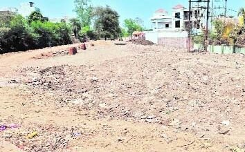 रोड का रकबा भी बेच रहे थे प्लॉट के साथ 8 WhatsApp Image 2025 04 29 at 1.12.42 PM