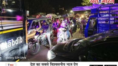 उखरी तिराहा से अहिंसा चौक तक लगा जाम वाहन चालक और राहगीर हुए परेशान 8 09