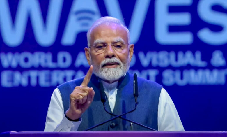 प्रधानमंत्री नरेंद्र मोदी ने मुंबई में विश्व ऑडियो विजुअल और मनोरंजन शिखर सम्मेलन (वेव्स) 2025 का उद्घाटन किया। 1 1200 675 24074416 198 24074416 1746084447507
