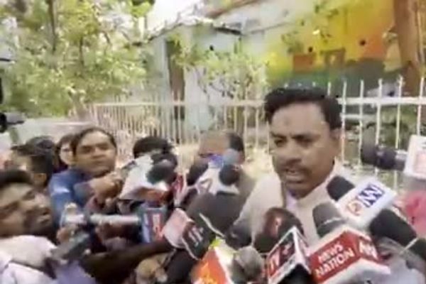 भाजपा विधायक का बड़ा बयान, जिहादी आतंकवादी, सहयोग करने वालों पर जोते ठोके जाए... वीडियो... देखें.. 1 39