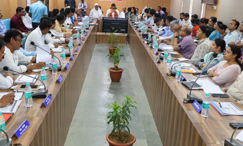 अवैध उत्खनन पर प्रशासन सख्त, शिकायत मिली तो होगी कार्रवाई 1 WhatsApp Image 2025 05 18 at 12.40.17 PM