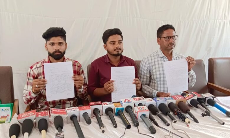 उपज का नहीं मिला सही मूल्य किसान परेशान हरदा के किसानों ने बीज निगम के खिलाफ खोला मोर्चा 1 WhatsApp Image 2025 05 19 at 11.51.38 AM