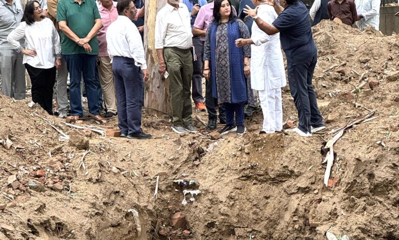 दिल्ली के नालों की सफाई का जायजा अब दो विभाग मिलकर लेंगे, संयुक्त रिपोर्ट सौंपने के निर्देश 1 del ndl 01 joint inspection report vis 7201354 22052025111248 2205f 1747892568 1021