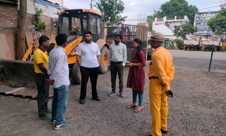 जबलपुर नगर निगम की बड़ी कार्रवाई स्वच्छता को लेकर निगमायुक्त के निर्देश पर तड़के 6 बजे औचक निरीक्षण 1 IMG 20250619 WA0048