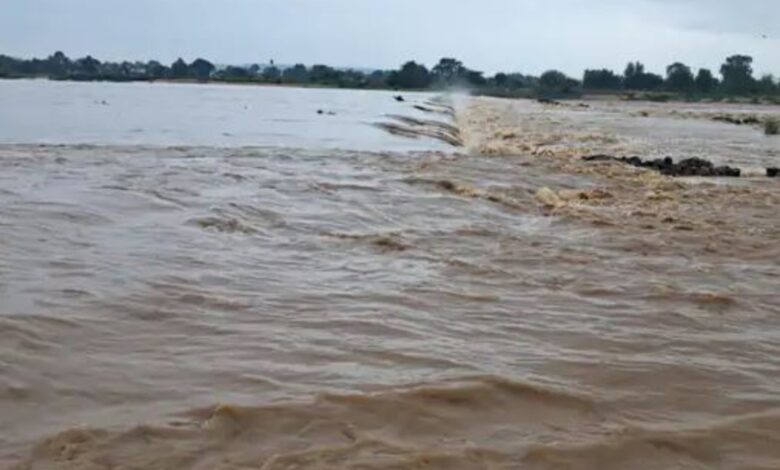 नर्मदा का जलस्तर बढ़ा, शारदा कॉलोनी में जल भराव : 24 घंटे में 6 इंच पानी गिरा, हो रही मूसलाधार बारिश 1 IMG 20250626 135911