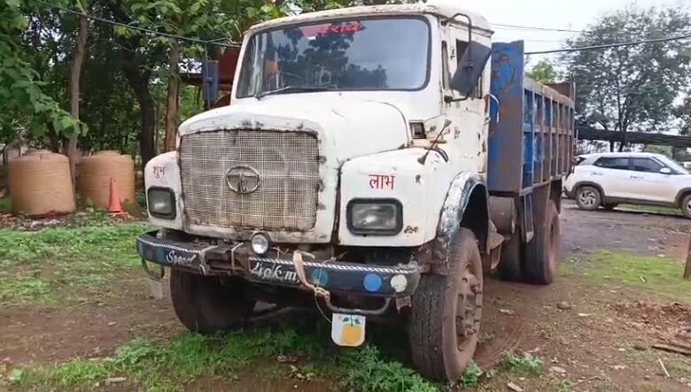 चोरी की रेत डम्पर से परिवहन करने वाला चालक गिरफ्तार, डम्पर भी जप्त 1 Untitled 4 copy 3