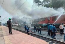 पुणे में पैसेंजर ट्रेन के कोच में लगी आग, यात्रियों में मची अफरा तफरी, 11 Untitled design 10 2