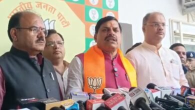 राहुल गांधी को लेकर सीएम का बयानः दादी इंदिरा गांधी को पुष्पांजलि देते हुए जूते नहीं उतारे 10 Untitled design 3