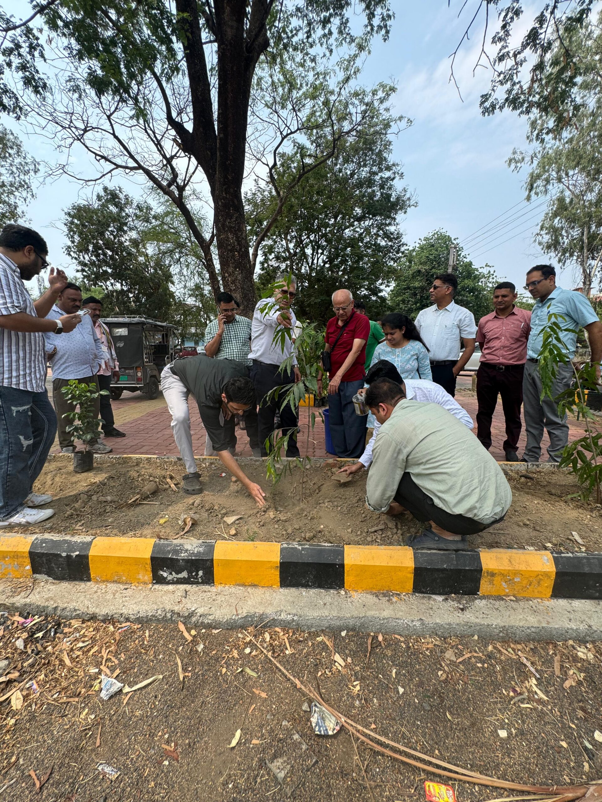 जबलपुर सर्जन्स एसोसिएशन के 'सर्जन्स वीक 2025' का सफल समापन: जनसेवा और जागरूकता का अनूठा संगम 4 WhatsApp Image 2025 06 14 at 3.27.57 PM 2 scaled