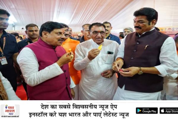 CM डॉ मोहन ने चखा आम-लीची का स्वाद: पचमढ़ी में कैबिनेट बैठक से पहले विशेष फलों की प्रदर्शनी,.... वीडियो... देखें... 1 भारत 51