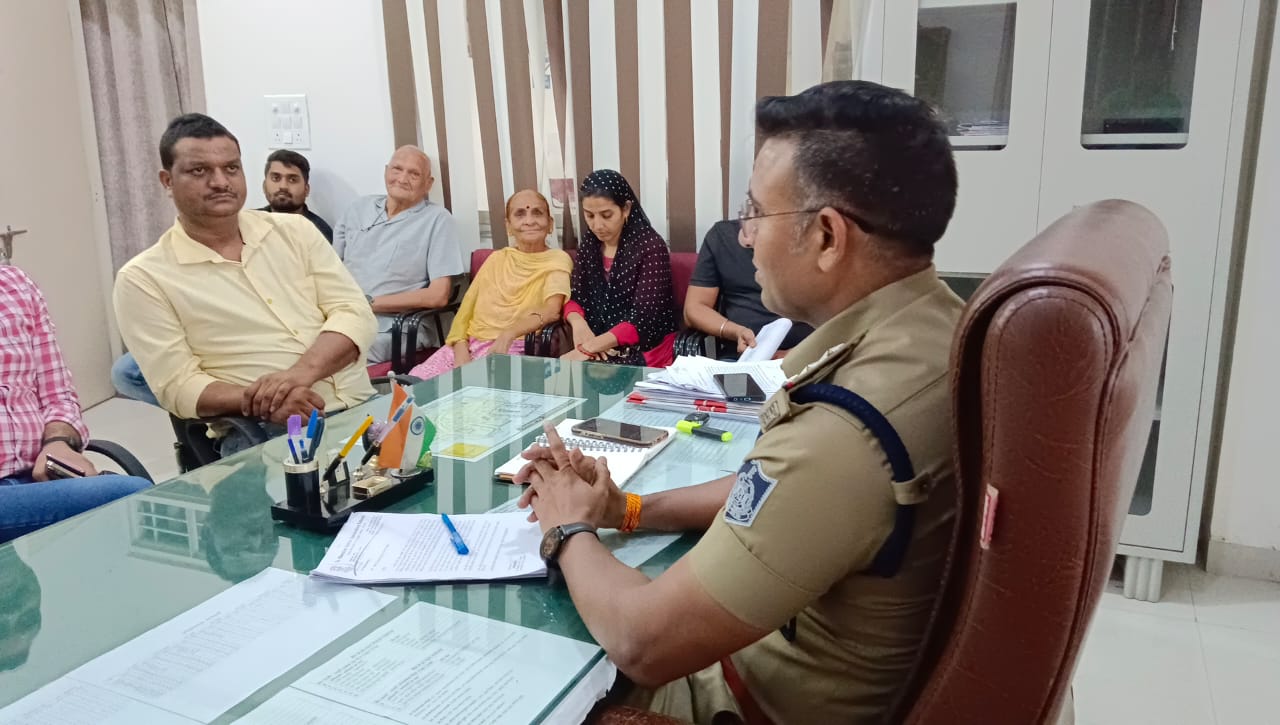 18 घंटे पहले जो बेटी हंसती-खेलती स्कूल गई थी, अब वो पिता की गोद में लिपटी — मृत पड़ी थी... पढ़िए उस पिता का दर्द, जिसे शैल्वी अस्पताल ने मौत सौंप दी — जीवन नहीं। 2 IMG 20250724 WA0062
