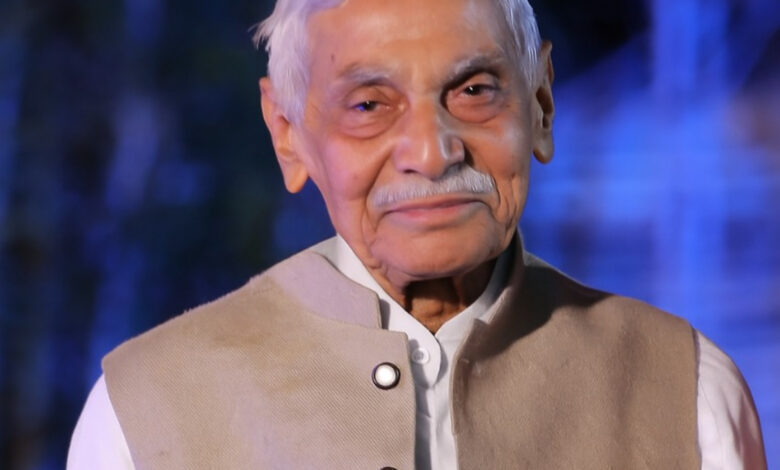 पंचतत्व में विलीन हुए समाजसेवी संतोष कुमार मालगुजार, 27 दिनों से ले रहे थे केवल 4 चम्मच पानी, संलेखना पूर्वक त्यागी देह 1 IMG 20250702 200920