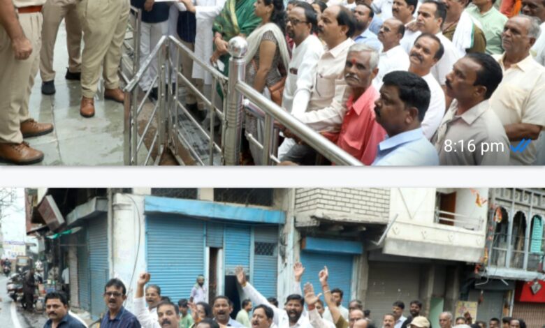 षड़यंत्र में शामिल अधिकारियो को वर्खास्त किया जाए : प्रदेश कांग्रेस अध्यक्ष जीतू पटवारी के विरुद्ध एफआईआर के विरोध में कांग्रेस ने ज्ञापन सौंपा 1 IMG 20250702 201907