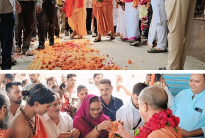 श्रीधाम रेलवे स्टेशन पर शंकराचार्यजी की भव्य अगुवानी : श्रद्धालुओं ने किया पादुका पूजन 1 IMG 20250703 153640