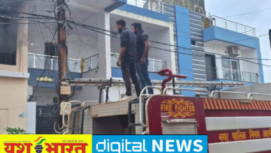 द्वारका सिटी के एक मकान में फिर लगी आग, फायर ब्रिगेड कर रहा आग बुझाने की मशक्कत 8 IMG 20250710 111741