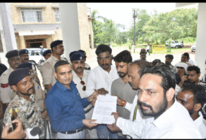 कांग्रेस कार्यकर्ताओं को भेजा जेल, युवा कांग्रेस ने SP को सौंपा ज्ञापन: पुलिस पर लगे दबाव में कार्रवाई के आरोप। 4 Screenshot 20250723 155324 WhatsApp2