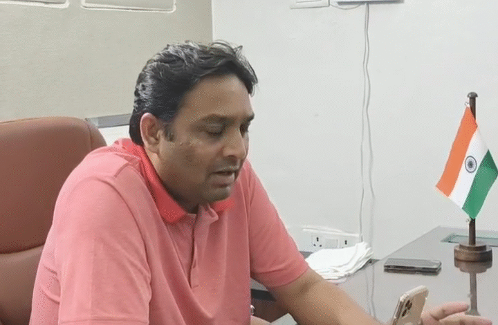व्यारमा नदी उफान पर, अनेक क्षेत्रों में जल भराव : सांसद ने बाढ़ पीडितों से किया संवाद, कहा -मॉनिटरिंग ले रहा हूं, बिल्कुल भी ना घबराए 1 Screenshot 20250730 093537.WhatsApp