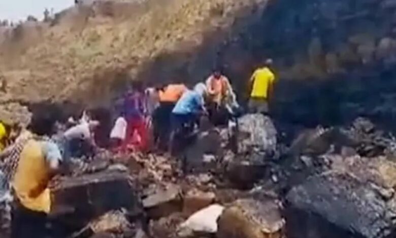 धनबाद में बाघमारा थाना क्षेत्र के अवैध कोयला खनन के दौरान चाल धंसने से नौ मजदूर काल के गाल में समायें 1 Untitled 4 copy 5