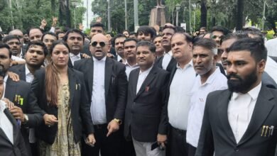 जबलपुर में वकीलों पर बढ़ते हमलों के विरोध में वकीलों का आर-पार का आंदोलन, पुलिस को 3 दिन का अल्टीमेटम 6 WhatsApp Image 2025 07 24 at 3.26.07 PM