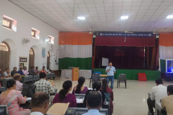 बच्चों की मैपिंग तीन दिन में पूरी करने के निर्देश प्राचार्यों की समीक्षा बैठक आयोजित 1 neeraj up 78
