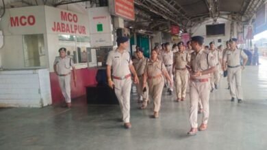 जीआरपी ने स्टेशन पर चलाया नशा मुक्ति अभियान यात्रियों .कुली व रेल कर्मचारियों सहित अन्य को किया जागरूक 9 ये जबलपुर शहर की कॉलोनी है जानाब. 10