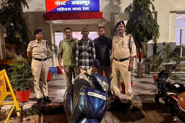 ये जबलपुर शहर की कॉलोनी है जानाब. 19