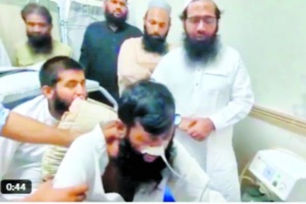 ये जबलपुर शहर की कॉलोनी है जानाब. 5 2