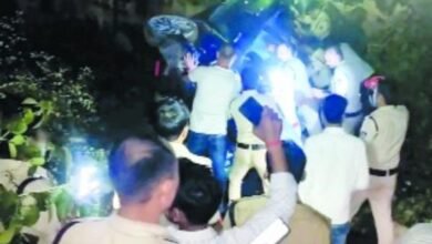 ग्वालियर में भीषण सड़क हादसा: तेज रफ्तार कार ने 4 कांवड़ियों को कुचला, वाहन खाई में गिरा 8 ये जबलपुर शहर की कॉलोनी है जानाब. 6 2