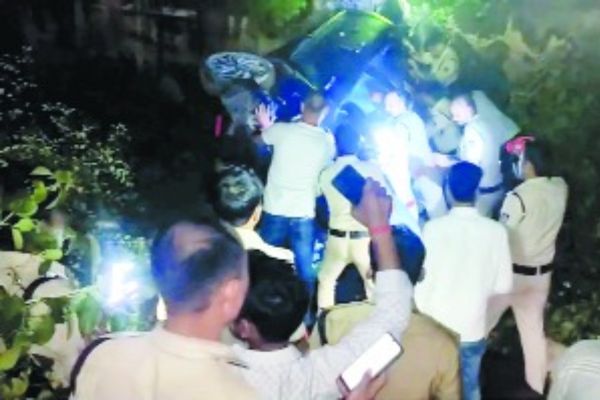 ये जबलपुर शहर की कॉलोनी है जानाब. 6 2