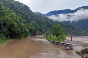 रुद्रप्रयाग-चमोली में बादल फटने से टूटा कहर 2 006