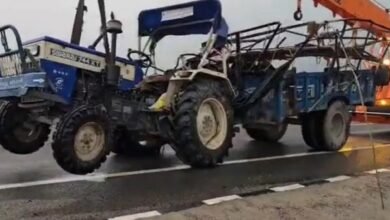 यूपी : बुलंदशहर में श्रद्धालुओं से भरे ट्रैक्टर को कंटेनर ने मारी टक्कर 7 06 10