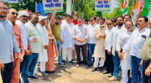 वोट चोरी के सवाल के साथ कांग्रेस सड़क पर, ओबीसी आरक्षण के मुद्दे पर भी तीखे तेवर, कलेक्टर को सौंपा ज्ञापन 4 FB IMG 1756377659438