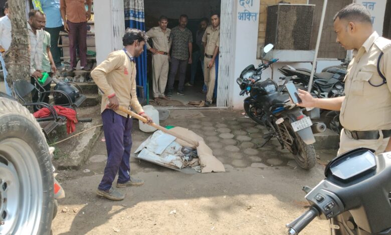 जब सांप की फुंकार से पुलिस का छूटा पसीना, कुंडली मारकर बैठा था पुलिस चौकी के अंदर 1 IMG 20250805 WA0027