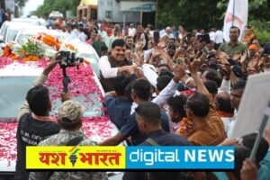 मुख्यमंत्री डॉ यादव का 5 किलोमीटर लंबे रोड-शो में आत्मीय स्वागत 2 IMG 20250823 WA1469