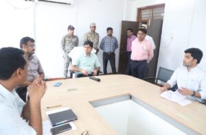 विजयराघवगढ़ की जनसुनवाई में अचानक पहुंचे कलेक्टर, खुद सुनी ग्रामीणों की समस्याएं, कई तरह के मामले आए सामने 2 Screenshot 20250805 124208 WhatsApp2